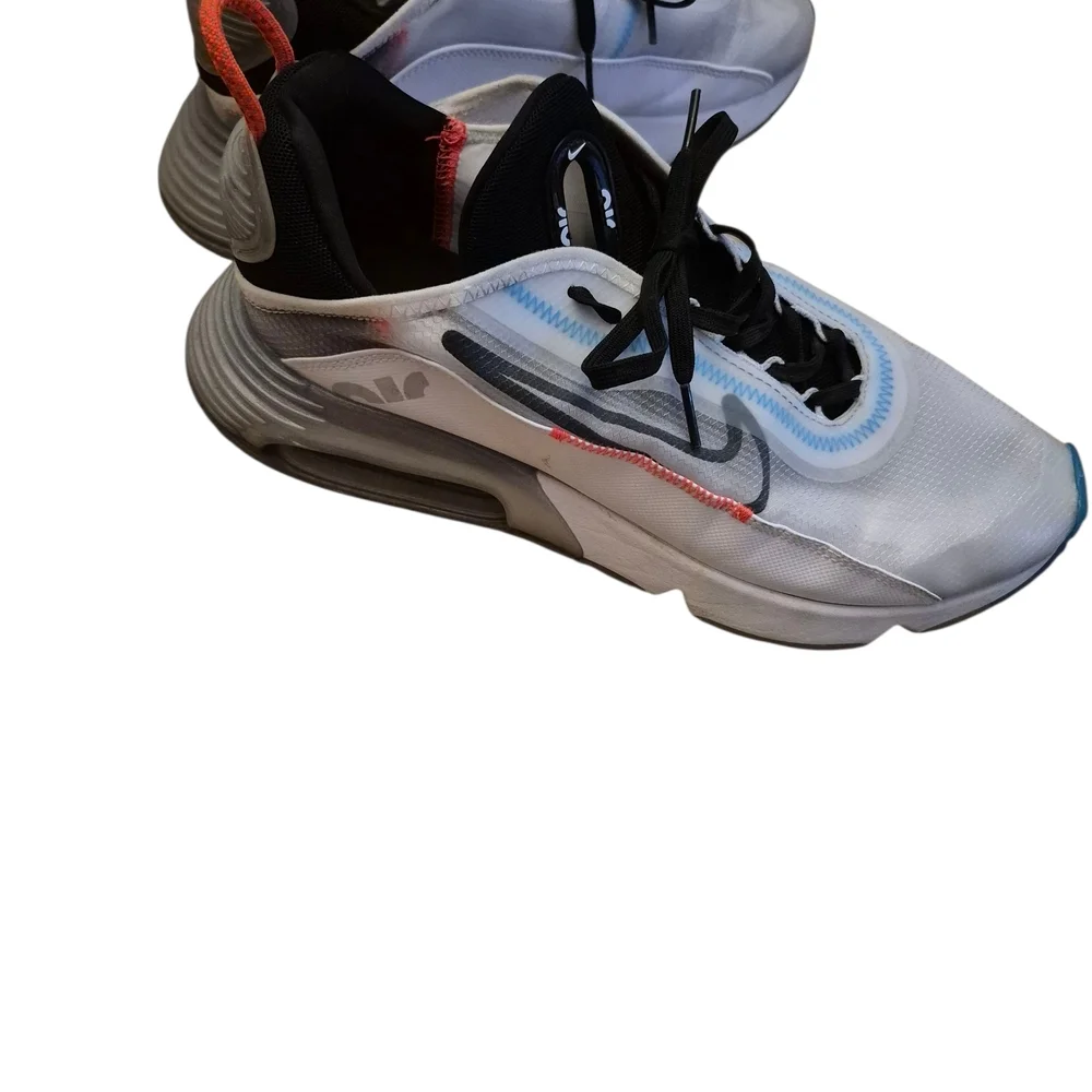 Nike Silver and‎ Black Athletic Shoes Sleek Design